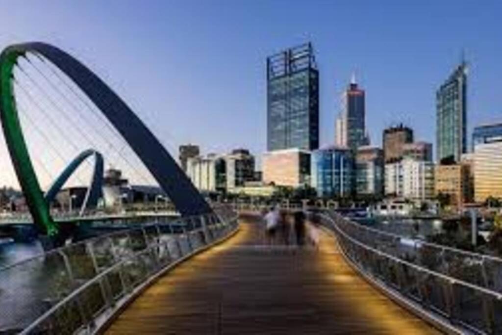 In The City Perth 1B1B Pool And Nice View Extérieur photo